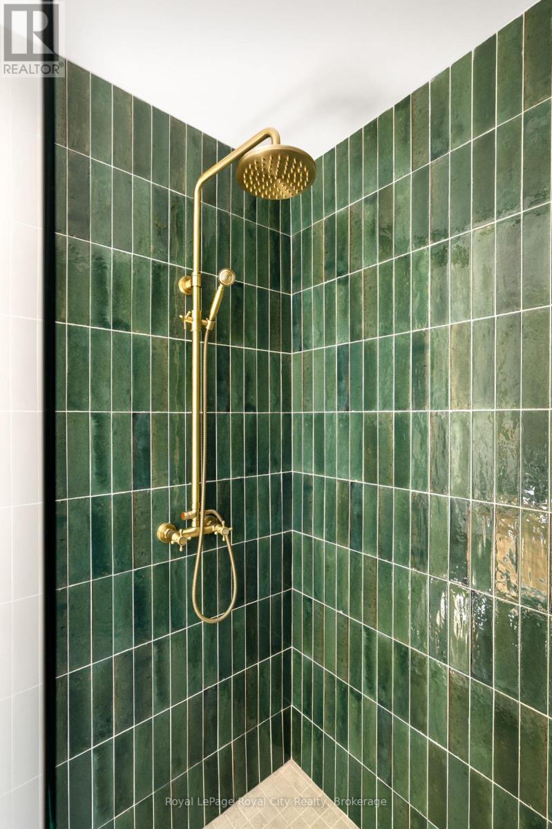 












7221 WELLINGTON 21 ROAD

,
Centre Wellington,




Ontario
N0B1B0

