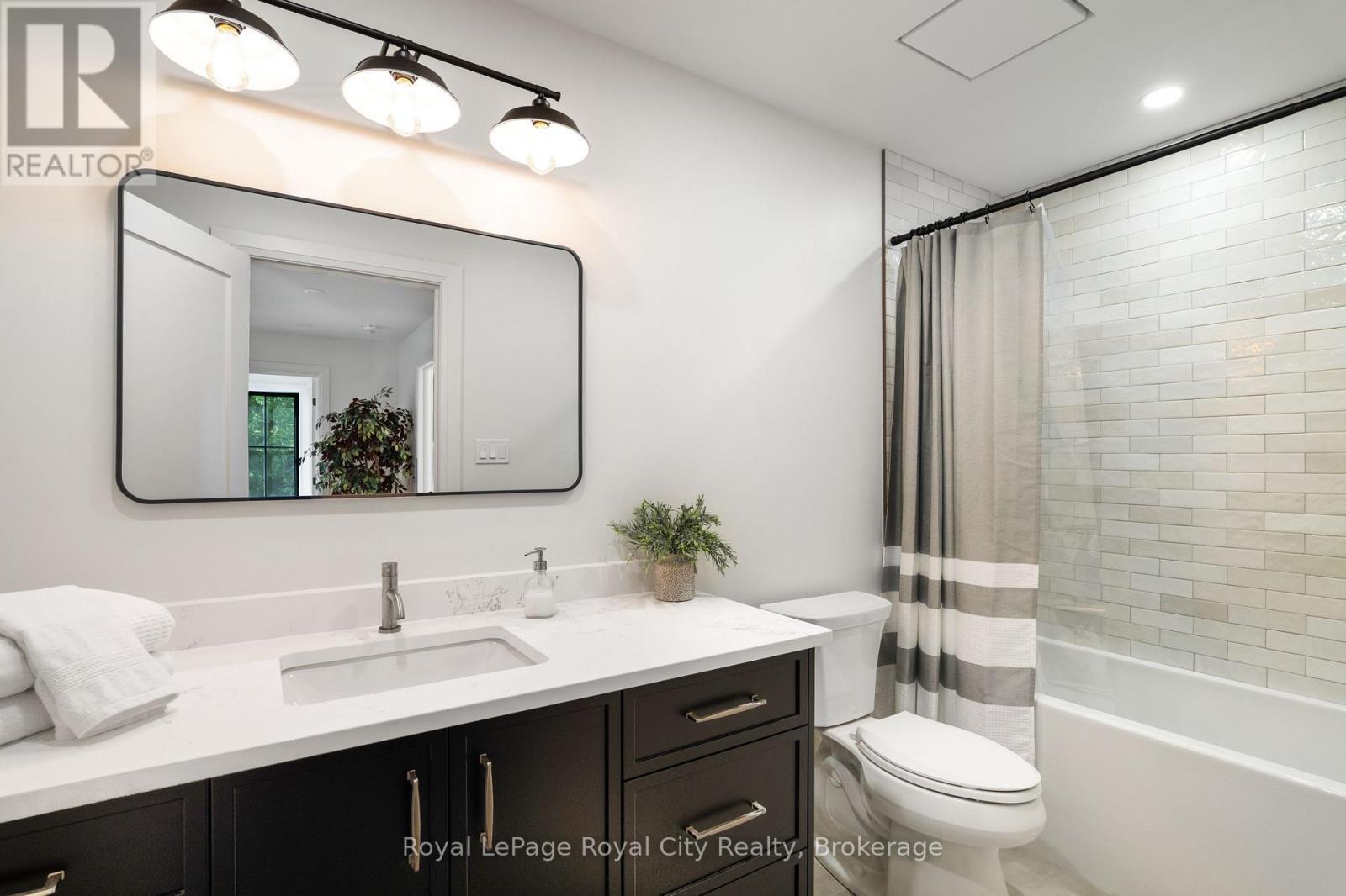 












7221 WELLINGTON 21 ROAD

,
Centre Wellington,




Ontario
N0B1B0

