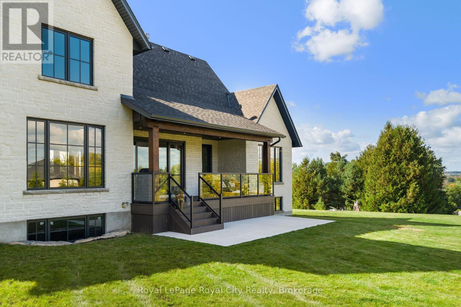 












7221 WELLINGTON 21 ROAD

,
Centre Wellington,




Ontario
N0B1B0

