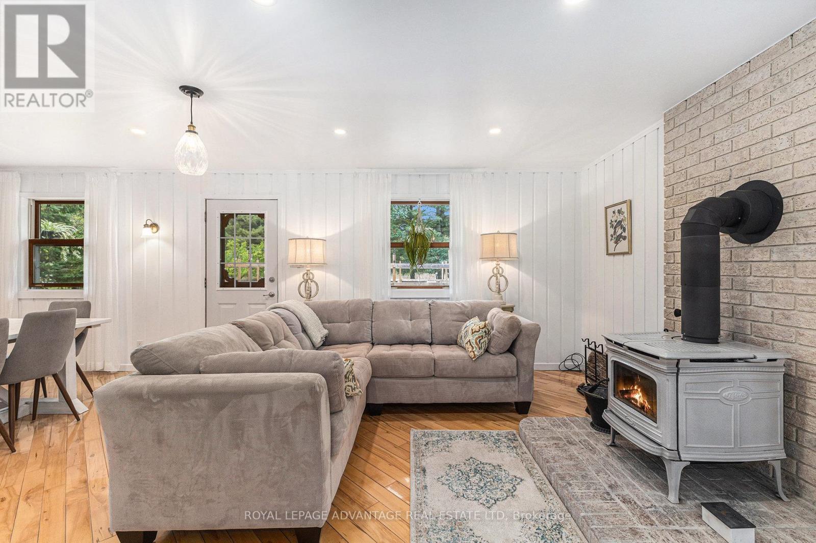 












1002 ELM GROVE ROAD

,
Tay Valley,




Ontario
K7H3C7

