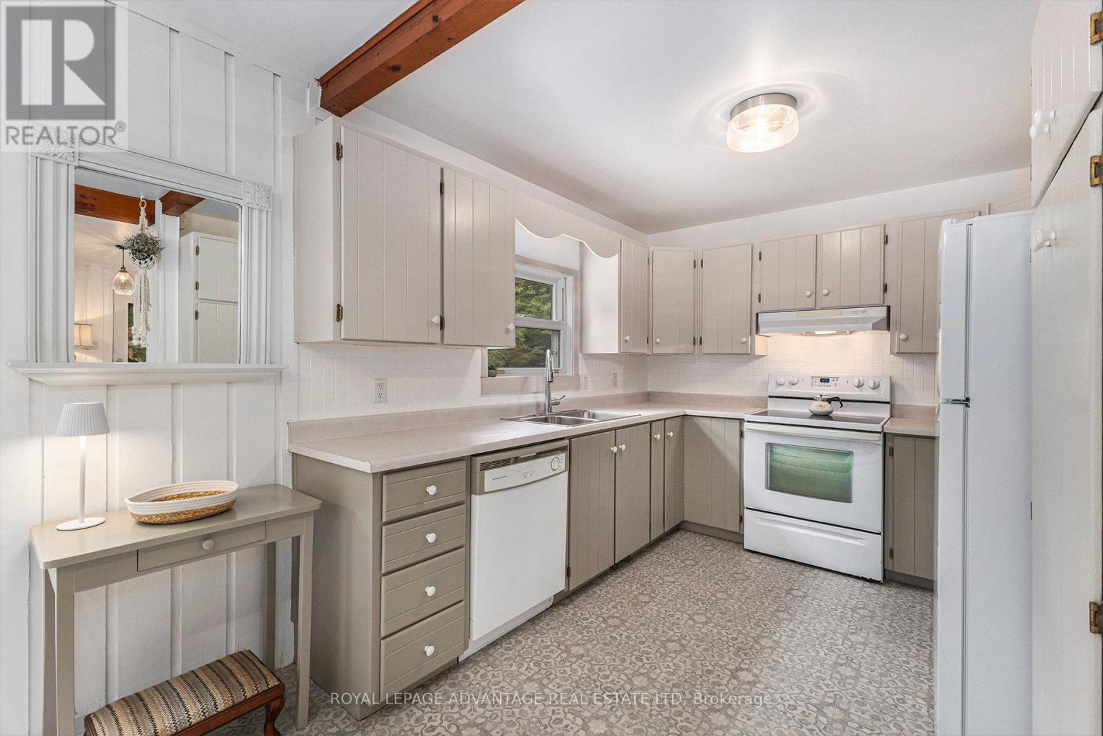 












1002 ELM GROVE ROAD

,
Tay Valley,




Ontario
K7H3C7

