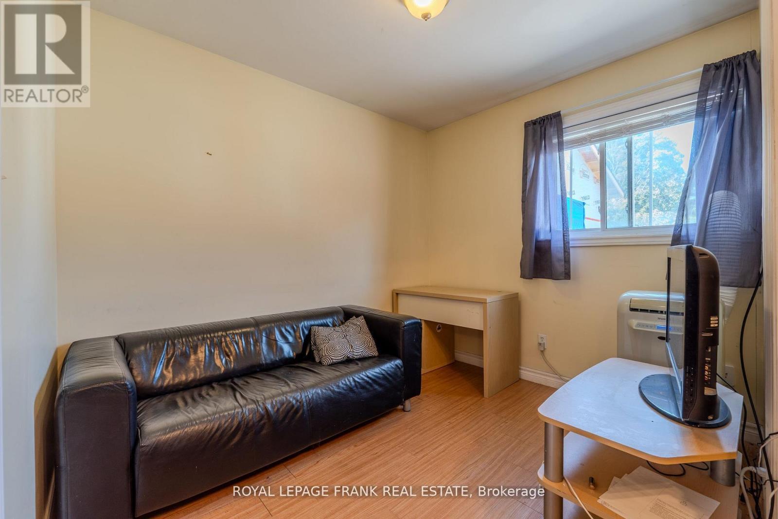 












87 DURHAM STREET W

,
Kawartha Lakes (Lindsay),




Ontario
K9V2P8

