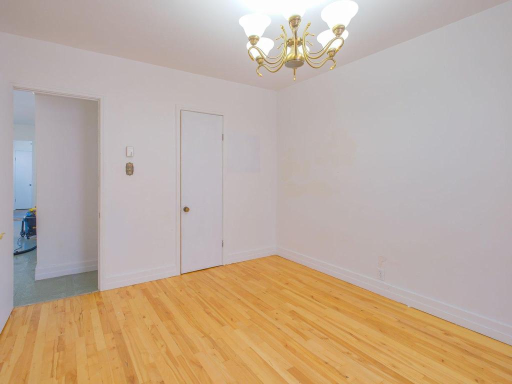 









257

 - 259


Rue Landry

,
Thetford Mines,




QC
G6G4S6

