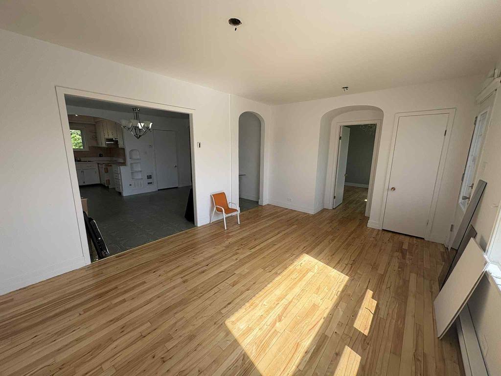 









257

 - 259


Rue Landry

,
Thetford Mines,




QC
G6G4S6


