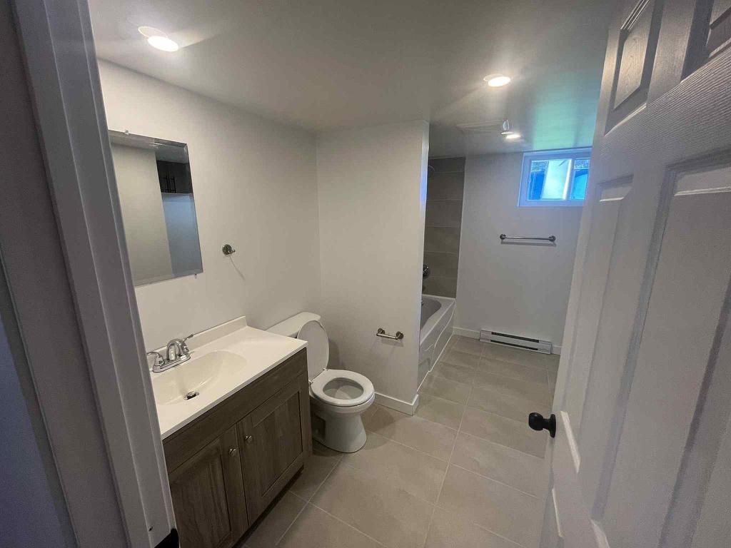 









257

 - 259


Rue Landry

,
Thetford Mines,




QC
G6G4S6


