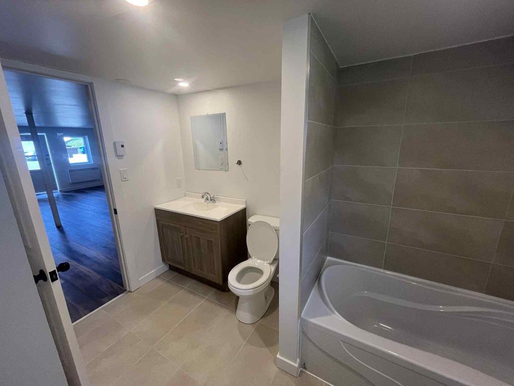 









257

 - 259


Rue Landry

,
Thetford Mines,




QC
G6G4S6

