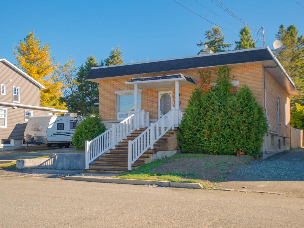 









257

 - 259


Rue Landry

,
Thetford Mines,




QC
G6G4S6

