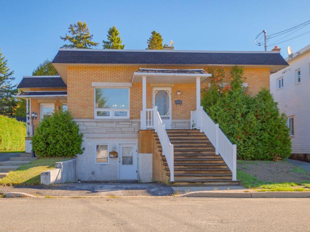 









257

 - 259


Rue Landry

,
Thetford Mines,




QC
G6G4S6

