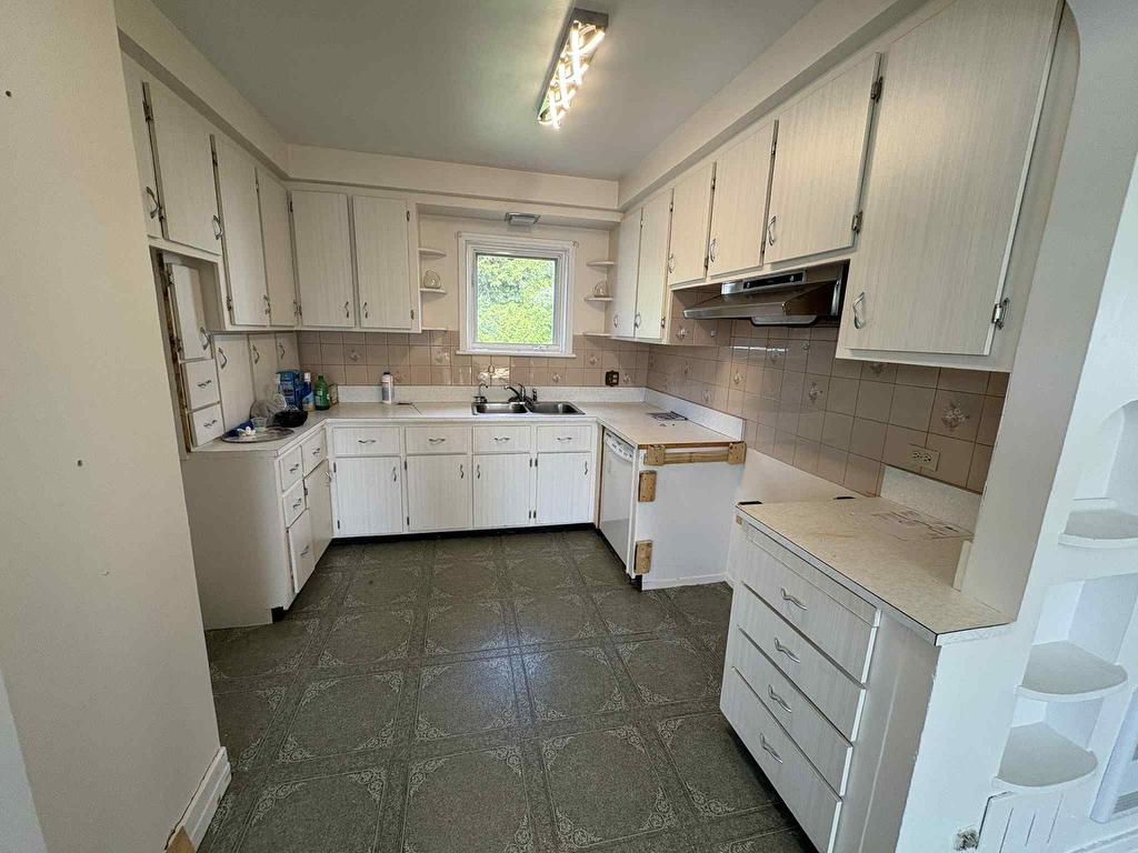 









257

 - 259


Rue Landry

,
Thetford Mines,




QC
G6G4S6

