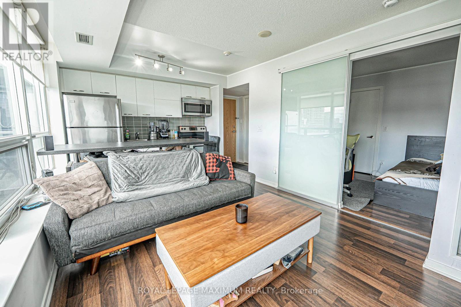 












617 - 38 JOE SHUSTER WAY

,
Toronto,




Ontario
M6K0A5

