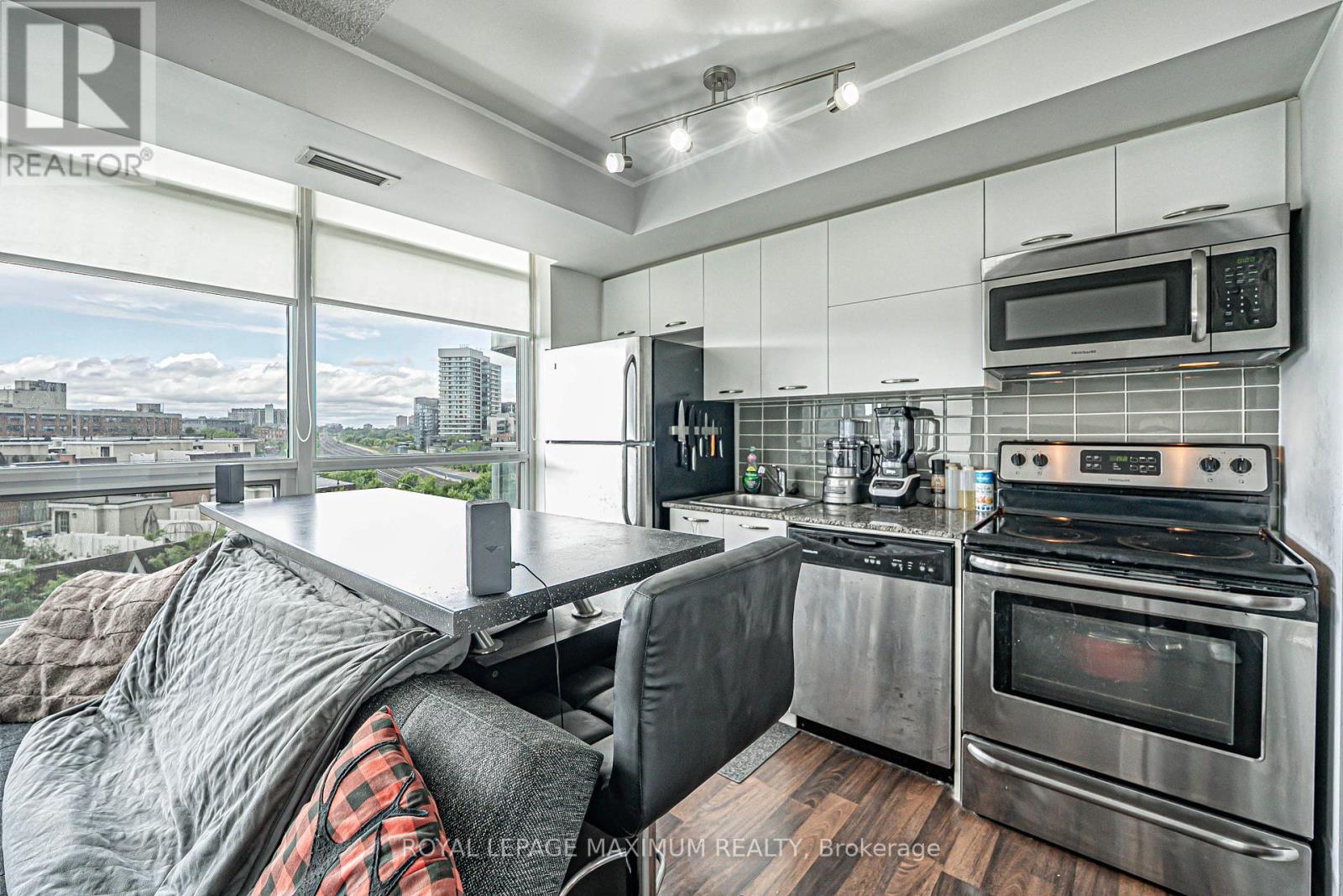 












617 - 38 JOE SHUSTER WAY

,
Toronto,




Ontario
M6K0A5

