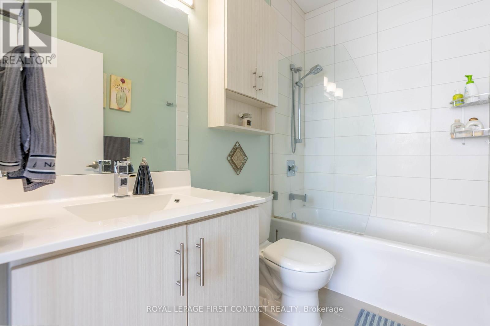 












PH5 - 111 WORSLEY STREET

,
Barrie,




Ontario
L4M0J5

