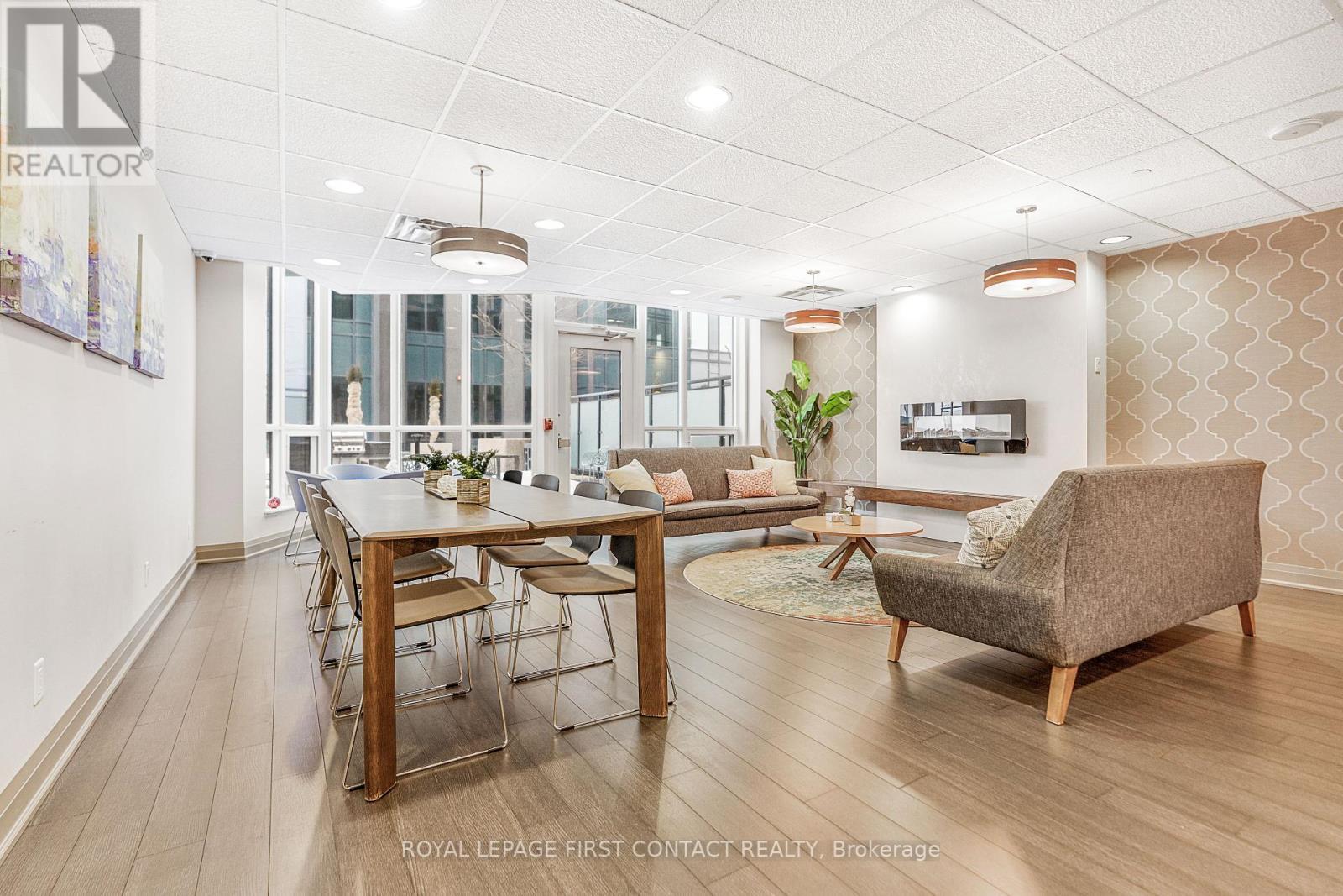 












PH5 - 111 WORSLEY STREET

,
Barrie,




Ontario
L4M0J5

