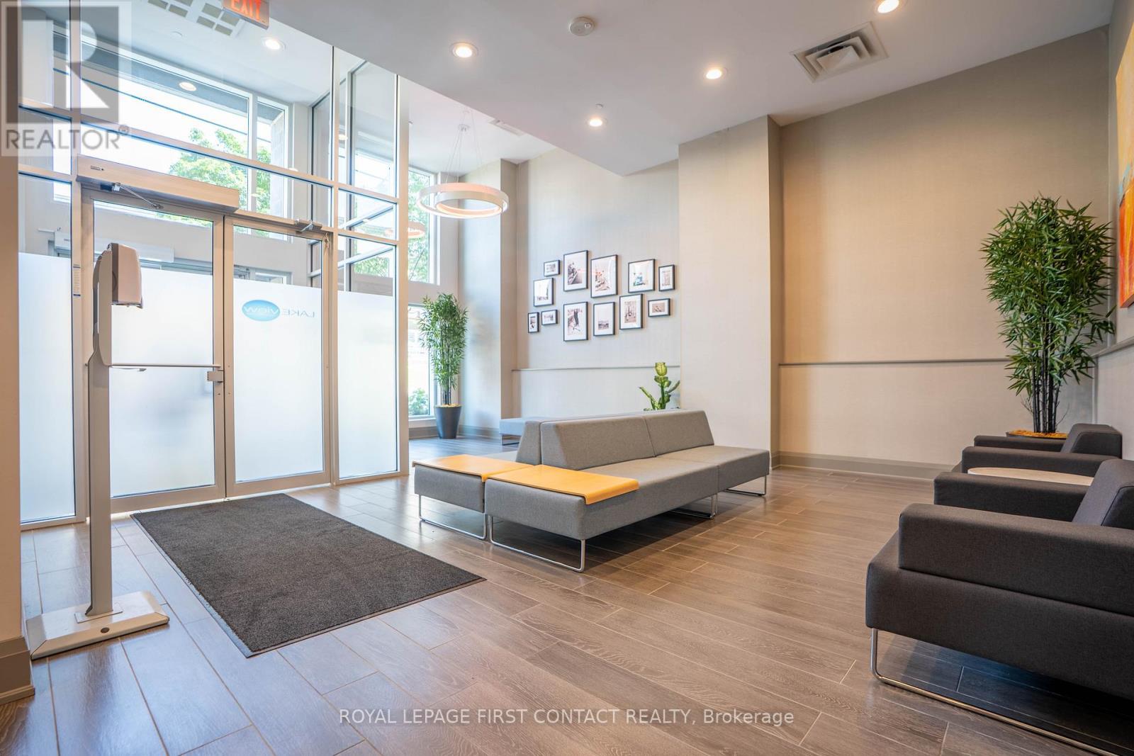 












PH5 - 111 WORSLEY STREET

,
Barrie,




Ontario
L4M0J5

