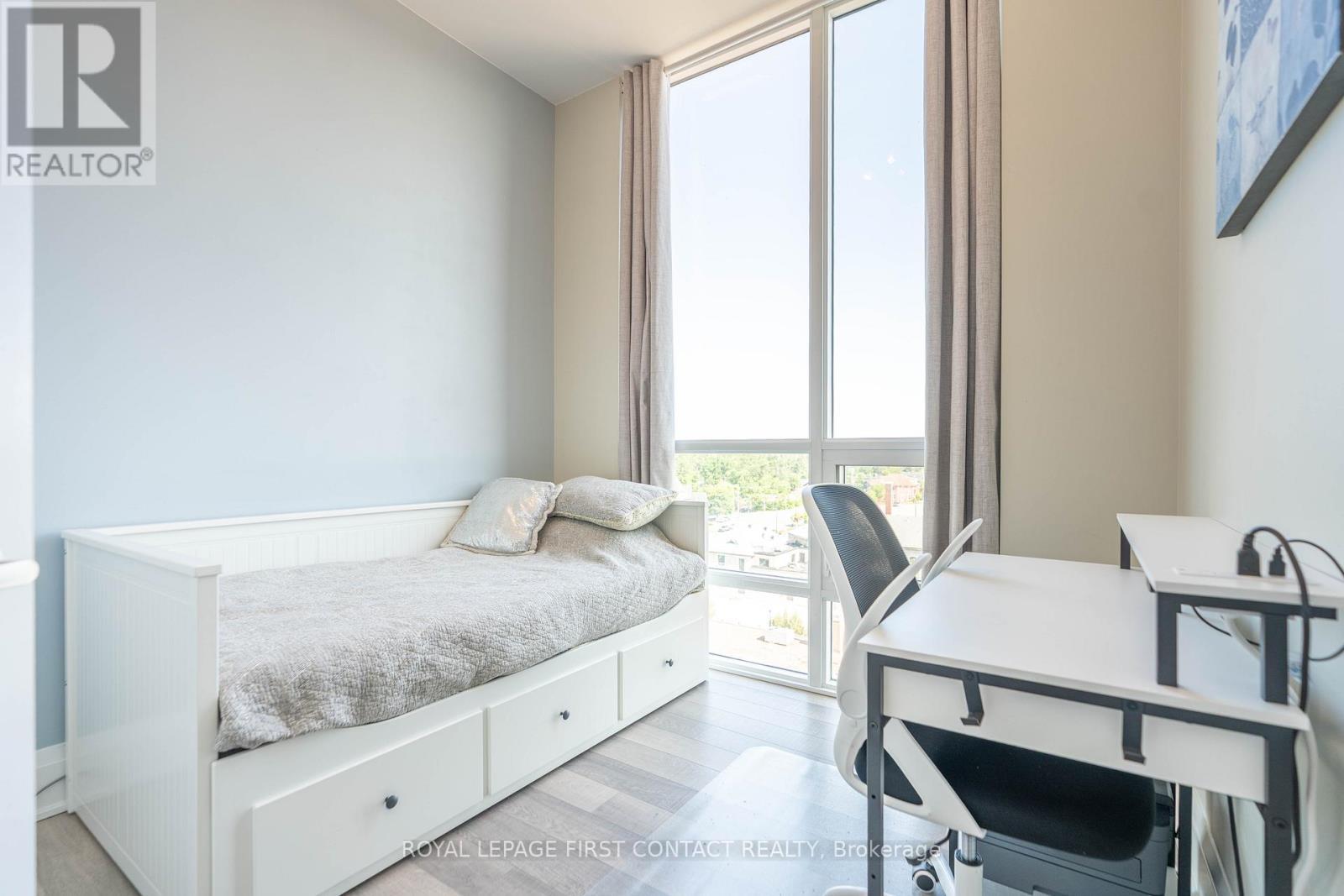 












PH5 - 111 WORSLEY STREET

,
Barrie,




Ontario
L4M0J5

