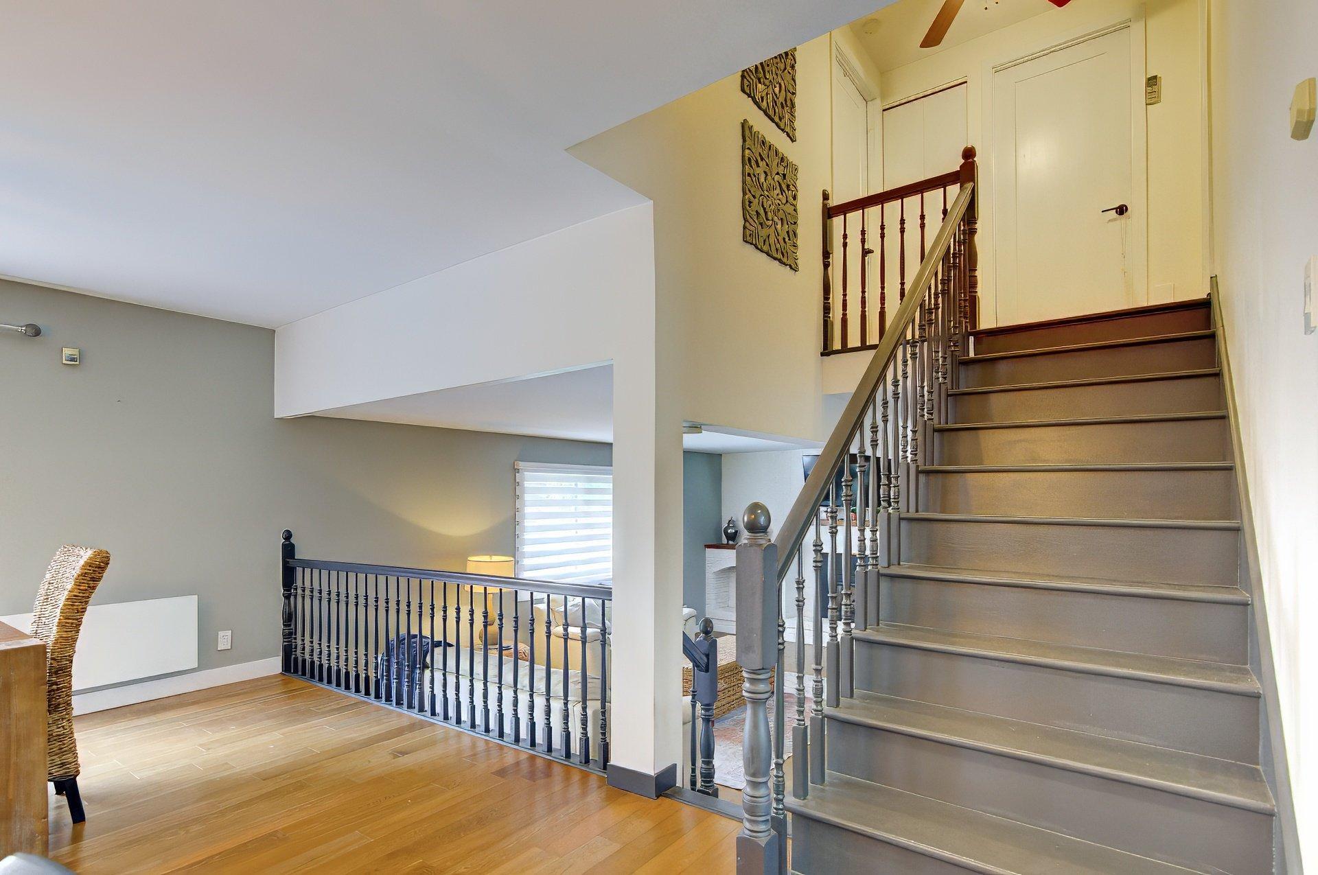 









239


Rue Libersan

,
Sainte-Thérèse,




QC
J7E4W6

