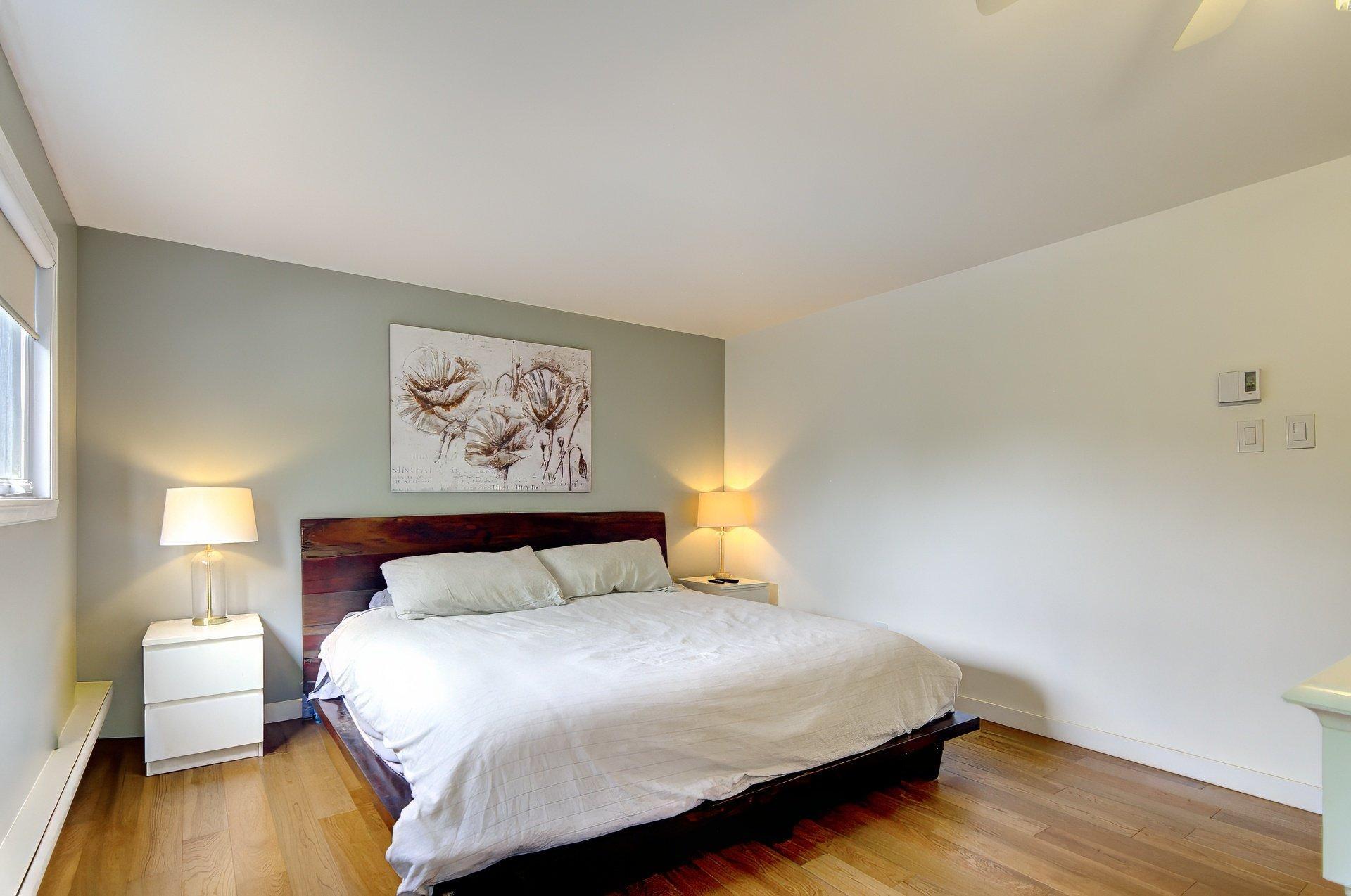 









239


Rue Libersan

,
Sainte-Thérèse,




QC
J7E4W6

