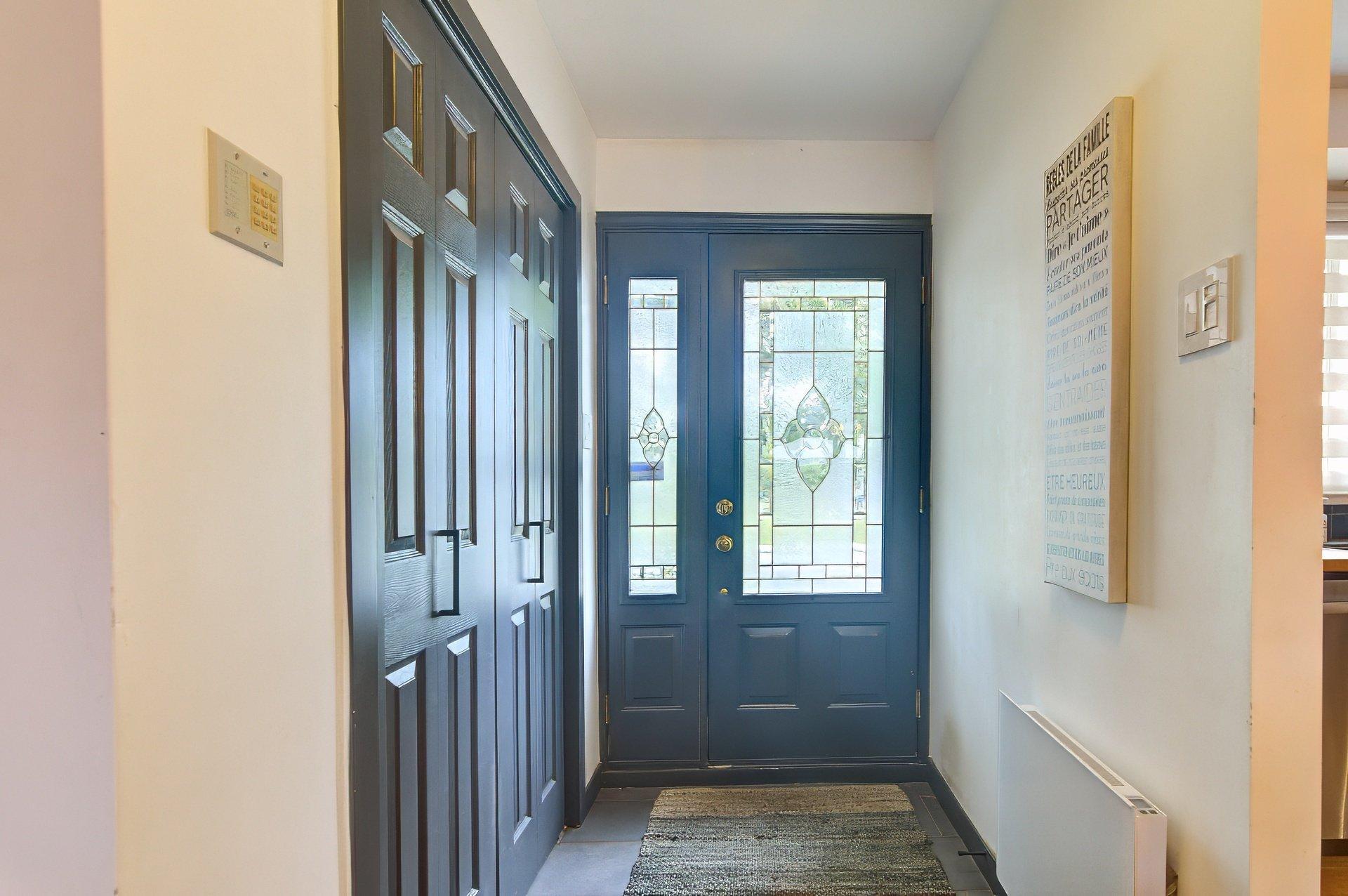 









239


Rue Libersan

,
Sainte-Thérèse,




QC
J7E4W6

