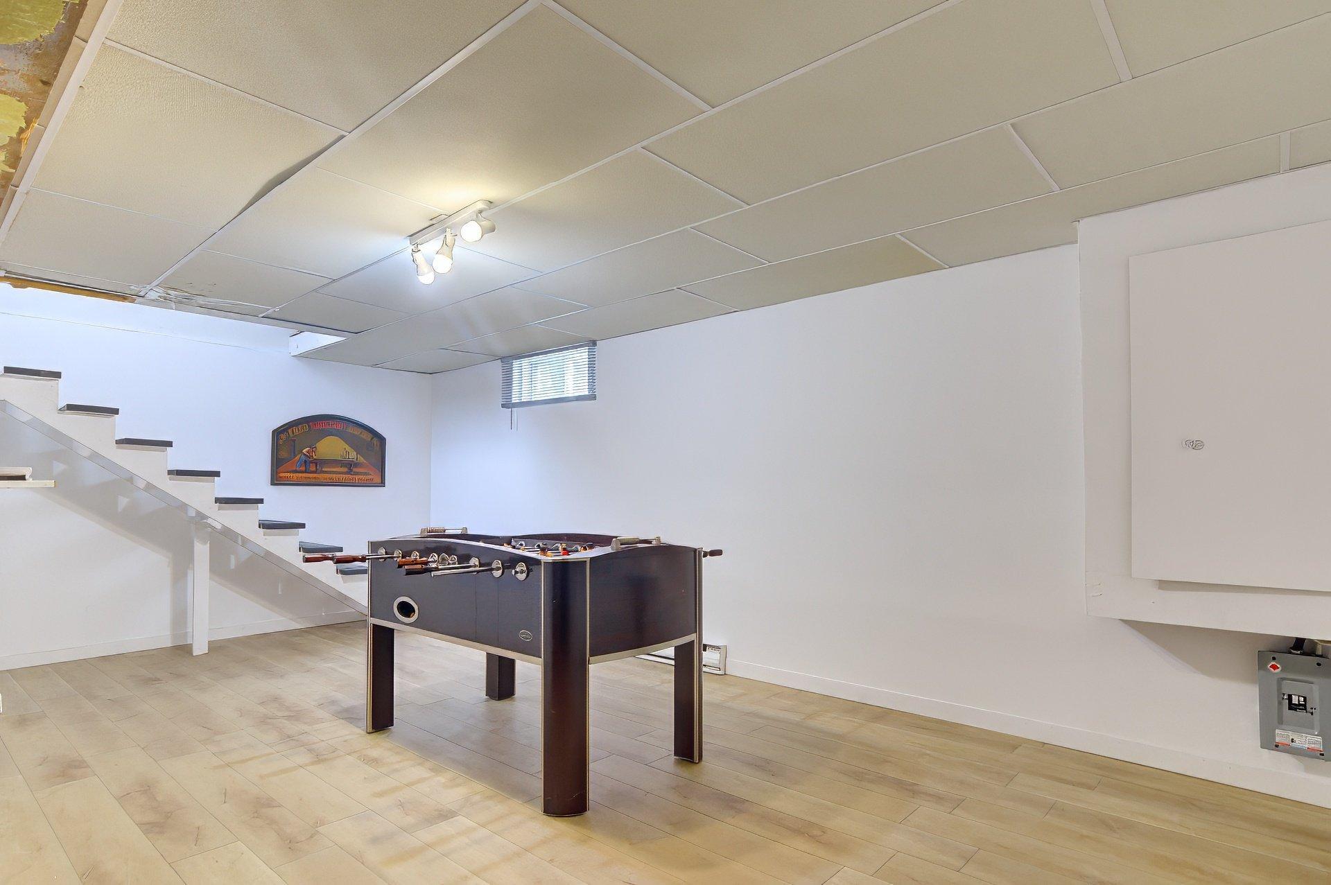 









239


Rue Libersan

,
Sainte-Thérèse,




QC
J7E4W6

