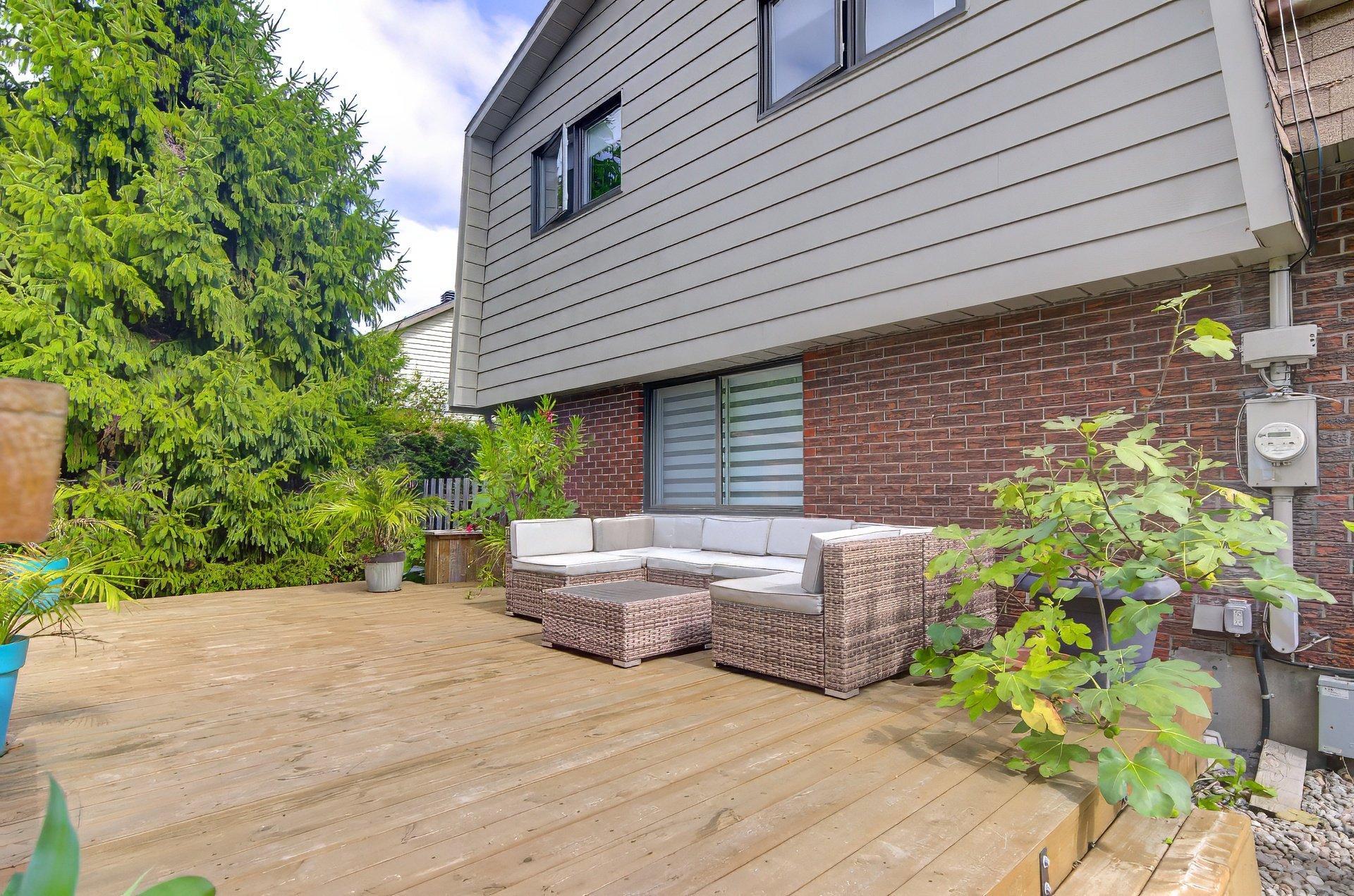 









239


Rue Libersan

,
Sainte-Thérèse,




QC
J7E4W6

