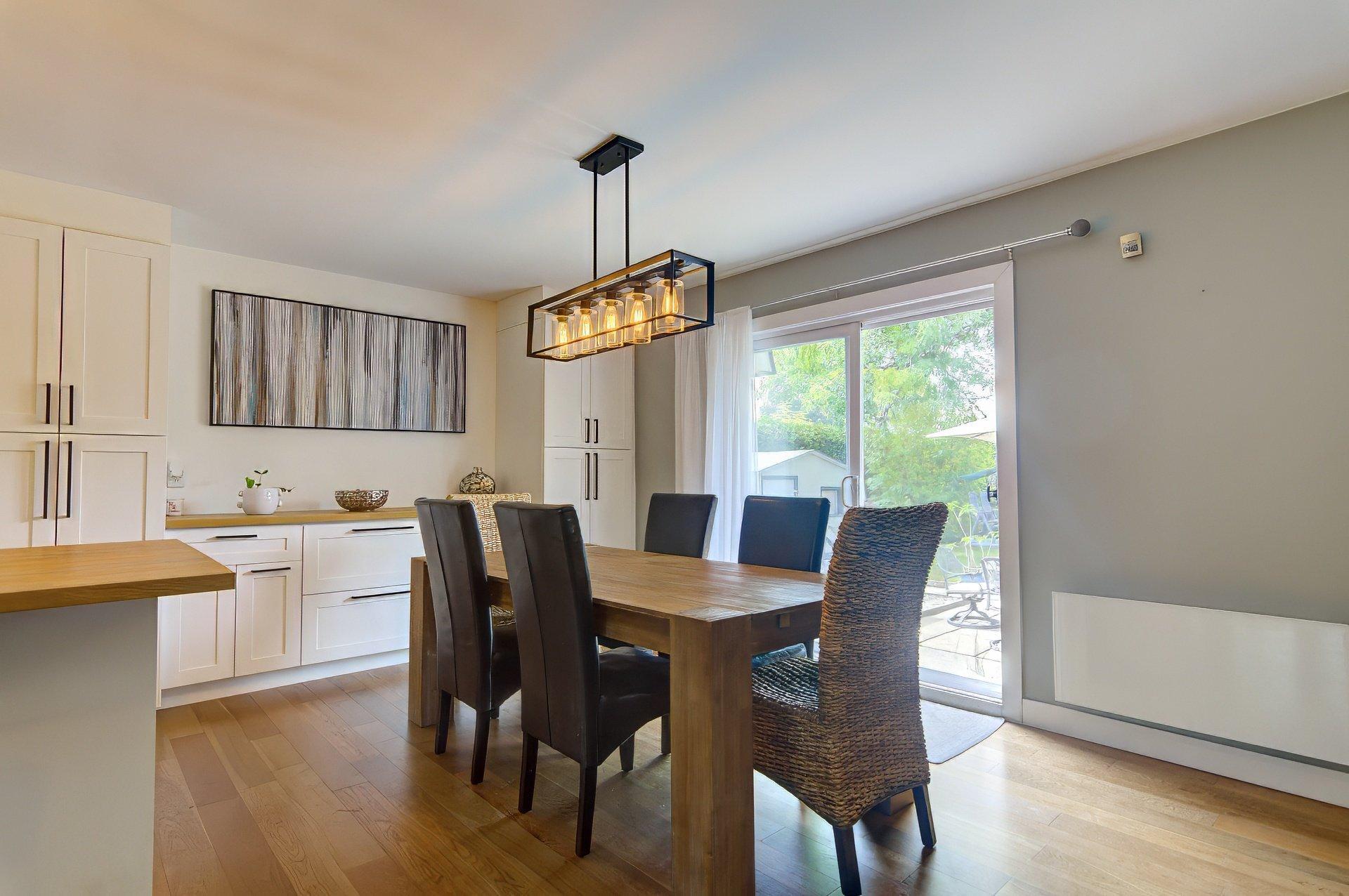 









239


Rue Libersan

,
Sainte-Thérèse,




QC
J7E4W6

