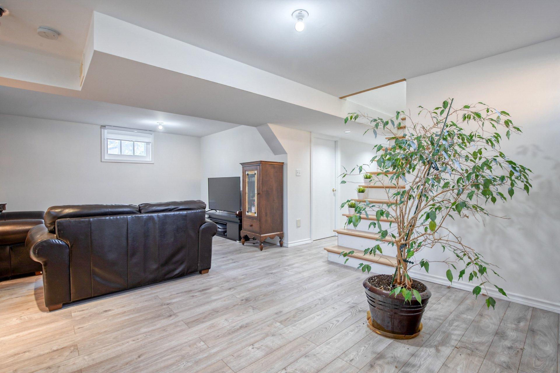 









7


Rue Jean-Cadieux

,
Boucherville,




QC
J4B2G8

