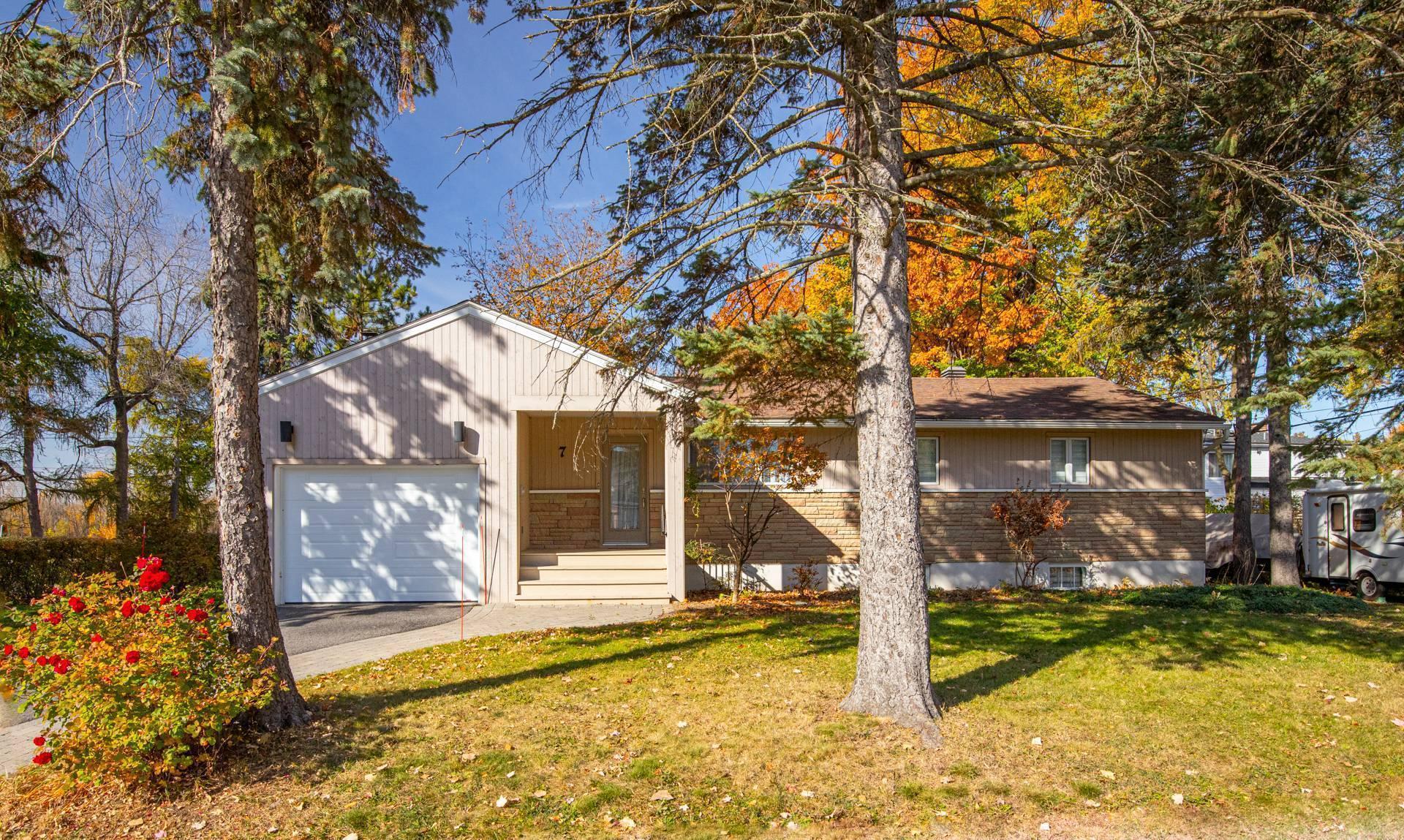 









7


Rue Jean-Cadieux

,
Boucherville,




QC
J4B2G8

