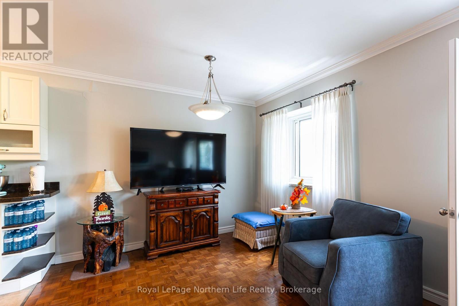 












204 - 810 MAIN STREET W

,
North Bay (West End),




Ontario
P1B2V9

