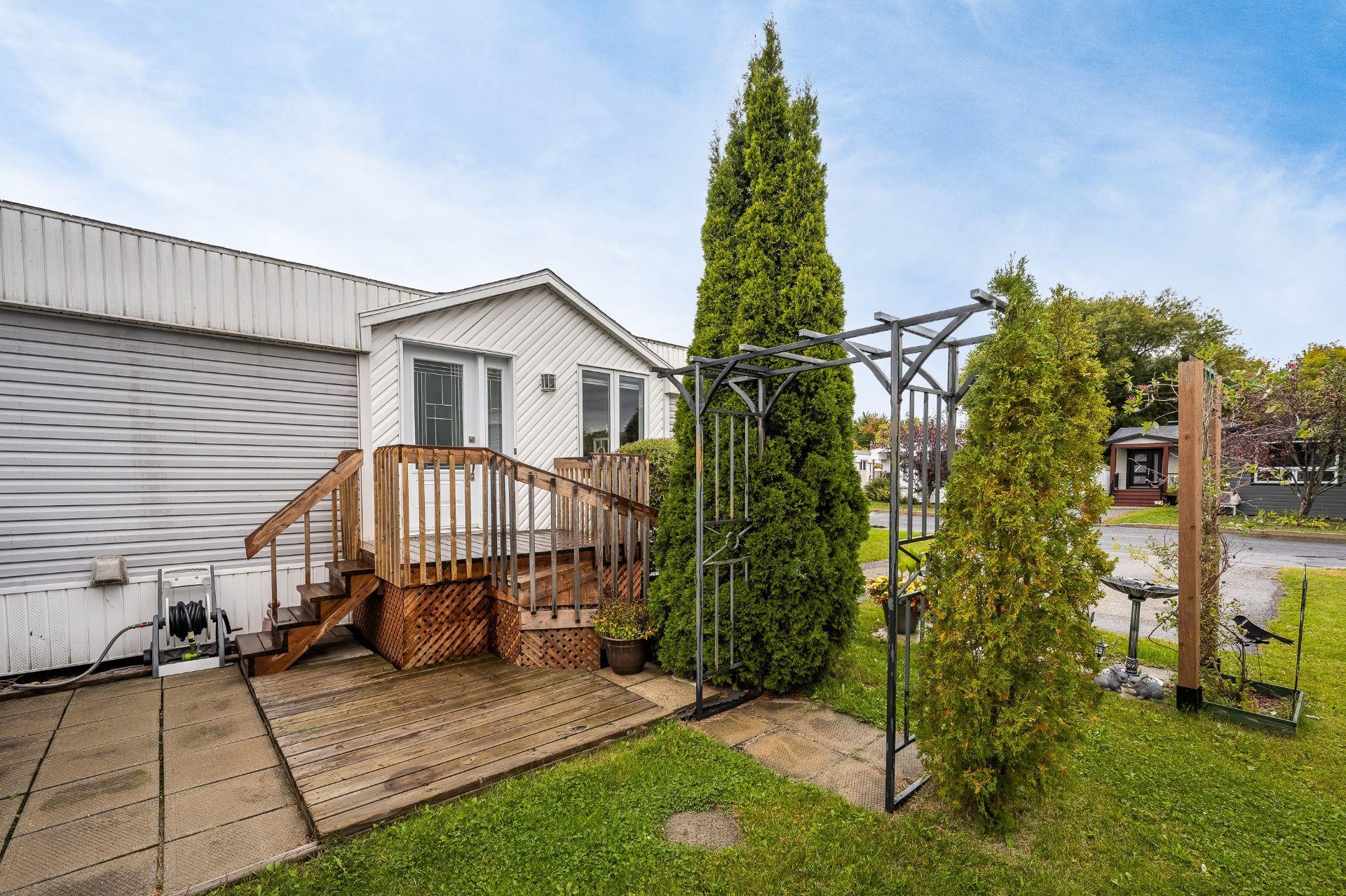 









60


Rue de la Calèche

,
Saint-Basile-le-Grand,




QC
J3N1P1

