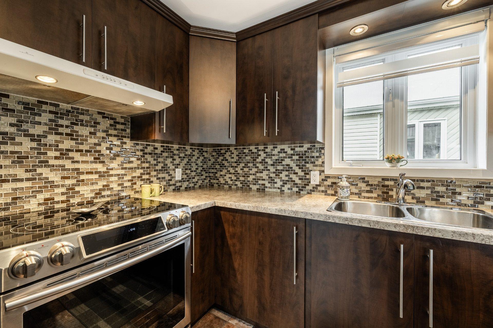 









60


Rue de la Calèche

,
Saint-Basile-le-Grand,




QC
J3N1P1

