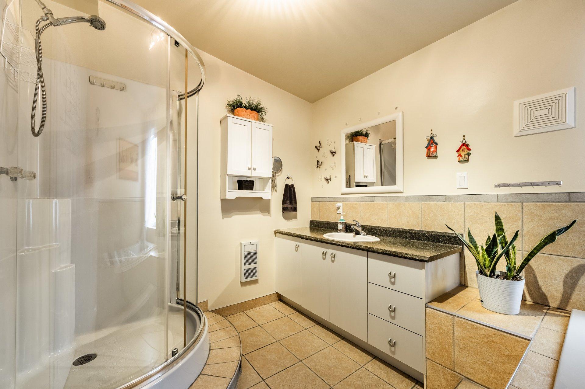 









60


Rue de la Calèche

,
Saint-Basile-le-Grand,




QC
J3N1P1

