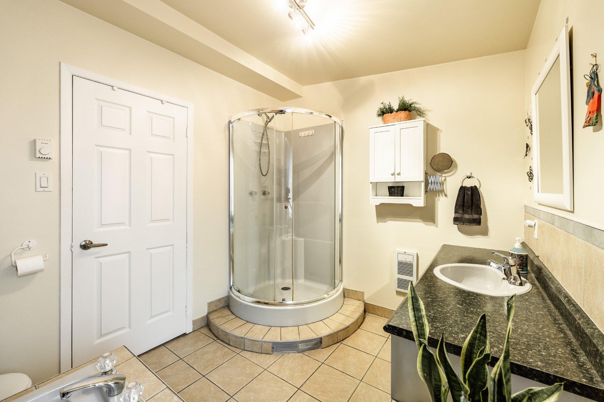 









60


Rue de la Calèche

,
Saint-Basile-le-Grand,




QC
J3N1P1

