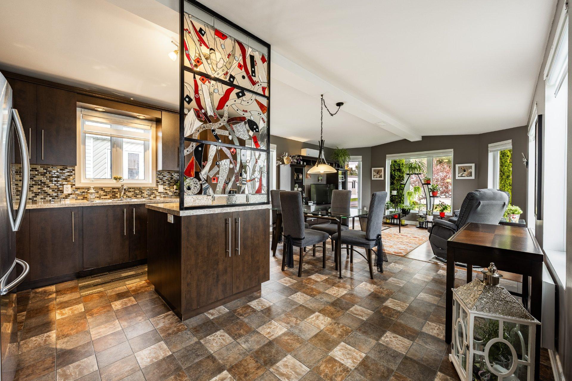 









60


Rue de la Calèche

,
Saint-Basile-le-Grand,




QC
J3N1P1

