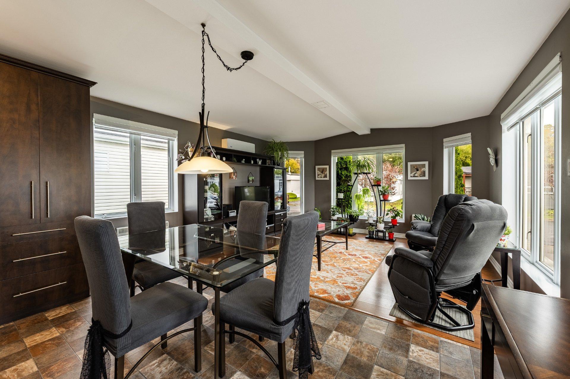 









60


Rue de la Calèche

,
Saint-Basile-le-Grand,




QC
J3N1P1

