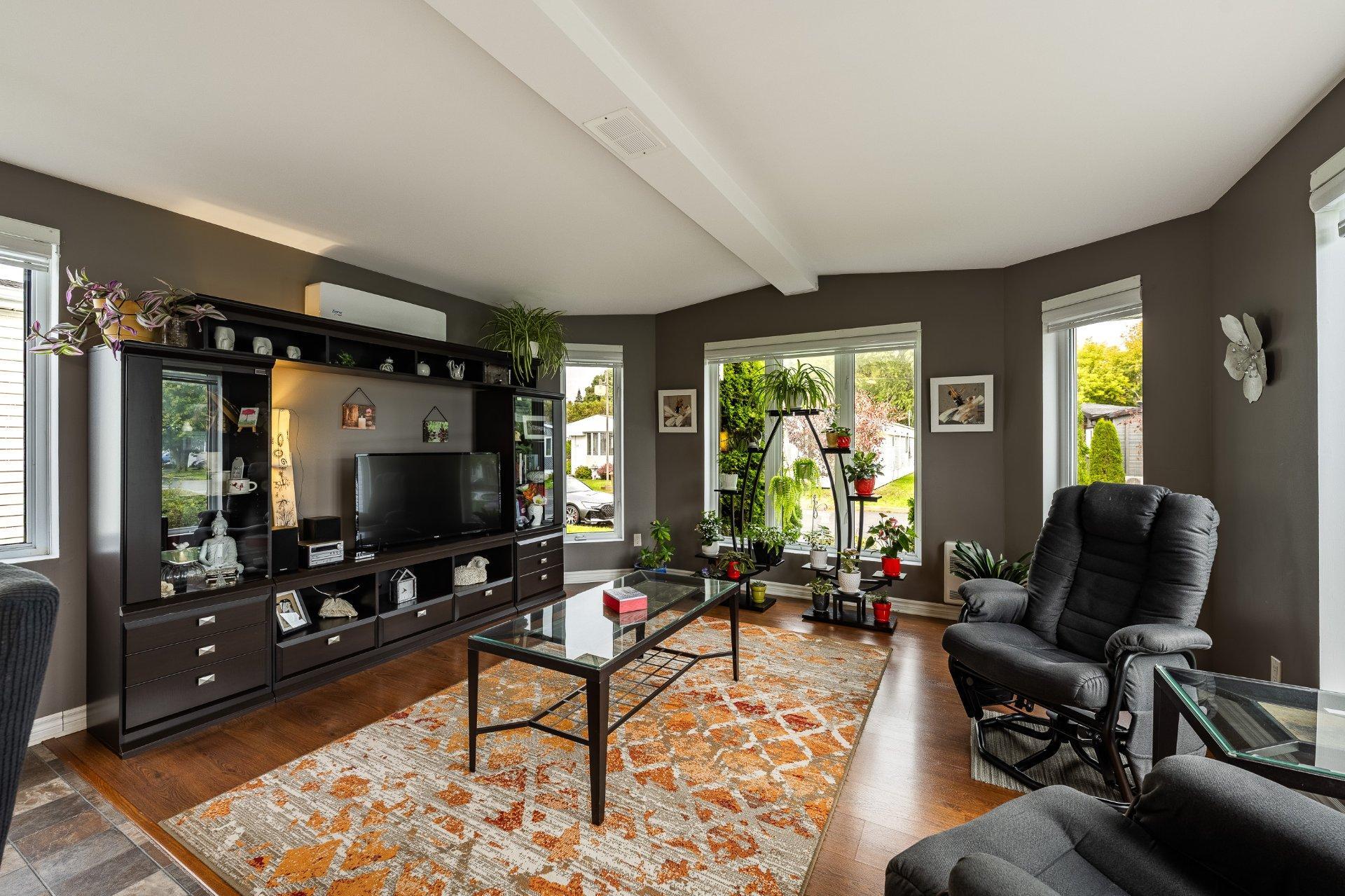 









60


Rue de la Calèche

,
Saint-Basile-le-Grand,




QC
J3N1P1

