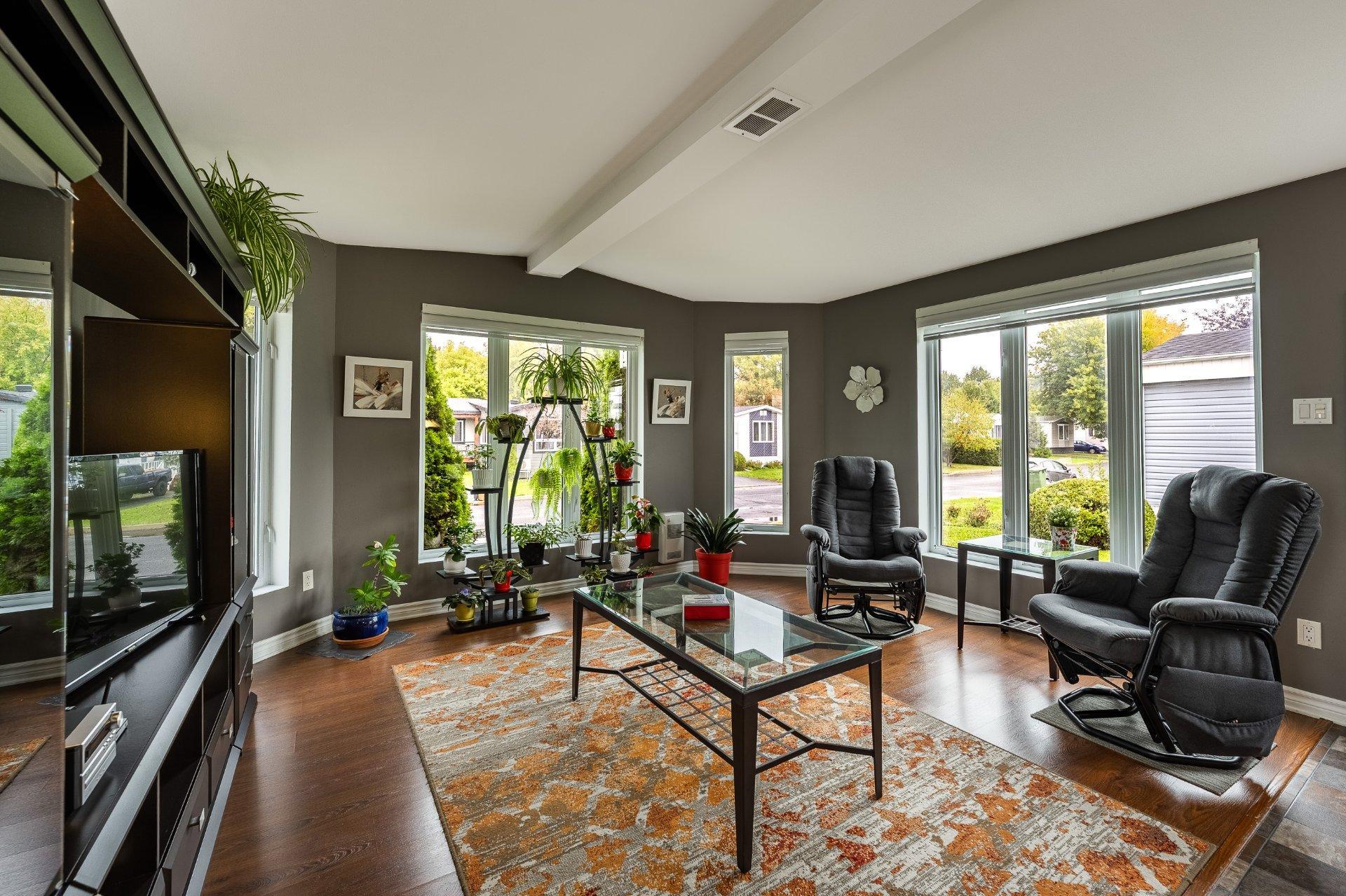 









60


Rue de la Calèche

,
Saint-Basile-le-Grand,




QC
J3N1P1

