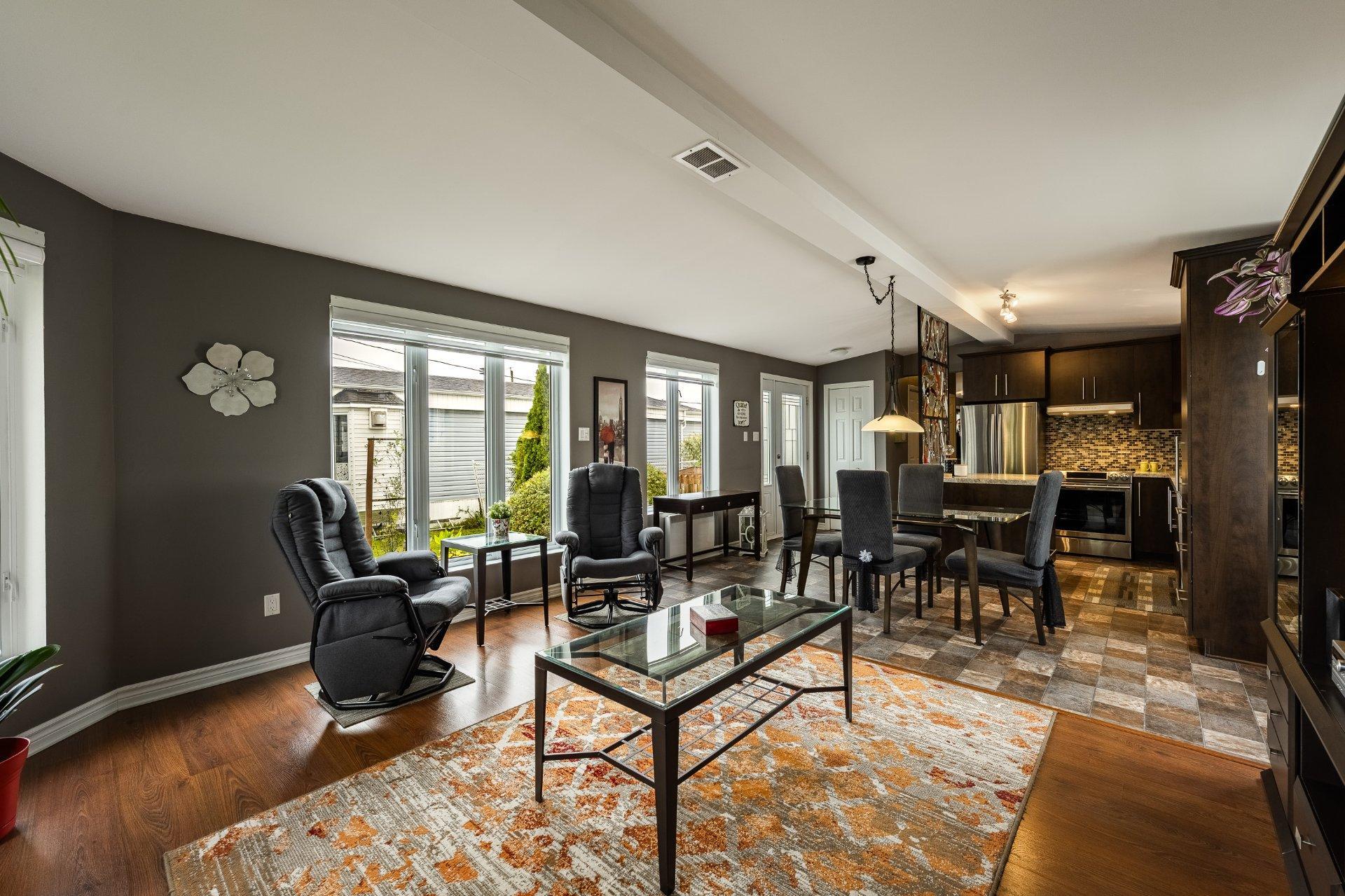 









60


Rue de la Calèche

,
Saint-Basile-le-Grand,




QC
J3N1P1

