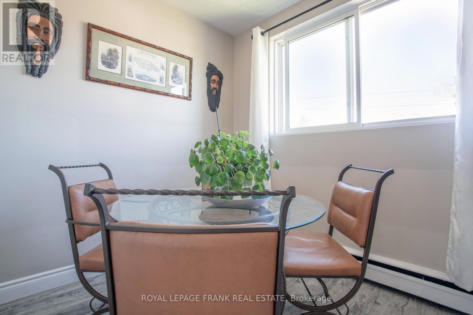 












203 OSHAWA BOULEVARD S

,
Oshawa (Central),




Ontario
L1H5R6


