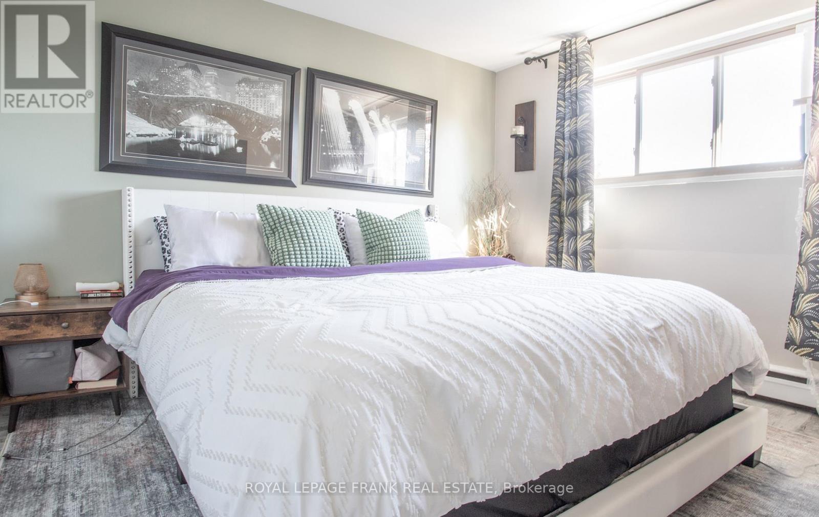 












203 OSHAWA BOULEVARD S

,
Oshawa (Central),




Ontario
L1H5R6

