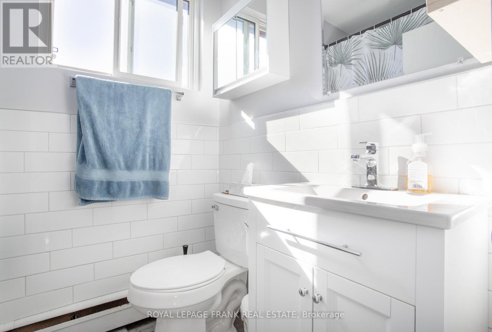 












203 OSHAWA BOULEVARD S

,
Oshawa (Central),




Ontario
L1H5R6

