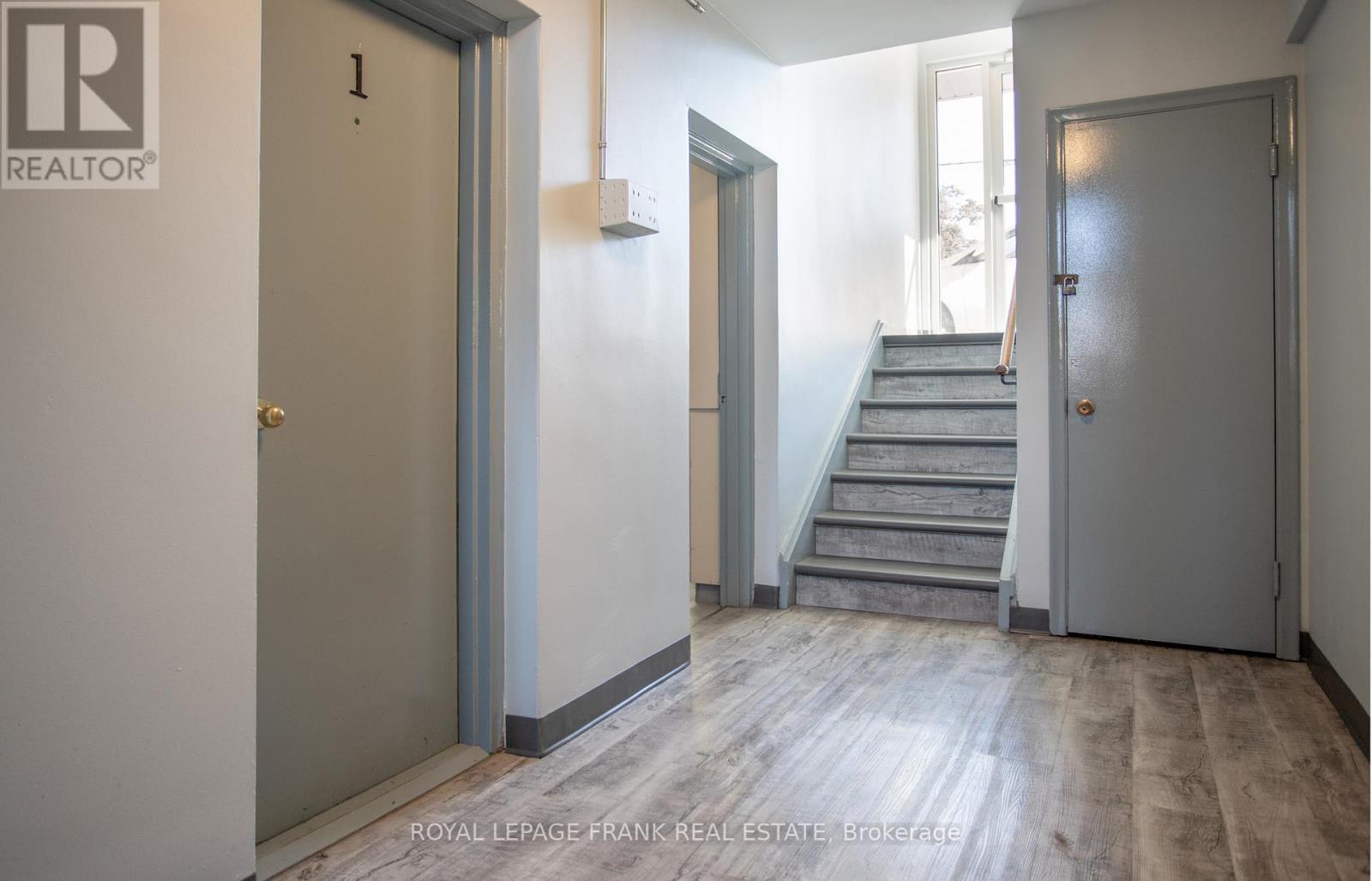 












203 OSHAWA BOULEVARD S

,
Oshawa (Central),




Ontario
L1H5R6

