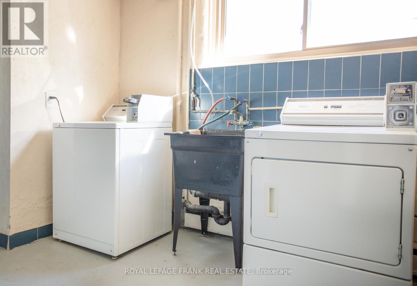 












203 OSHAWA BOULEVARD S

,
Oshawa (Central),




Ontario
L1H5R6

