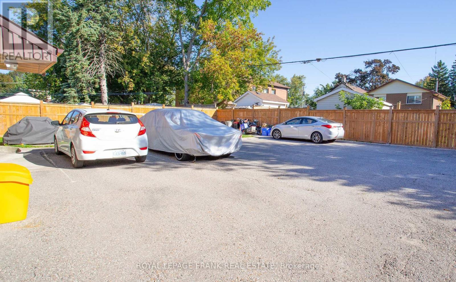 












203 OSHAWA BOULEVARD S

,
Oshawa (Central),




Ontario
L1H5R6

