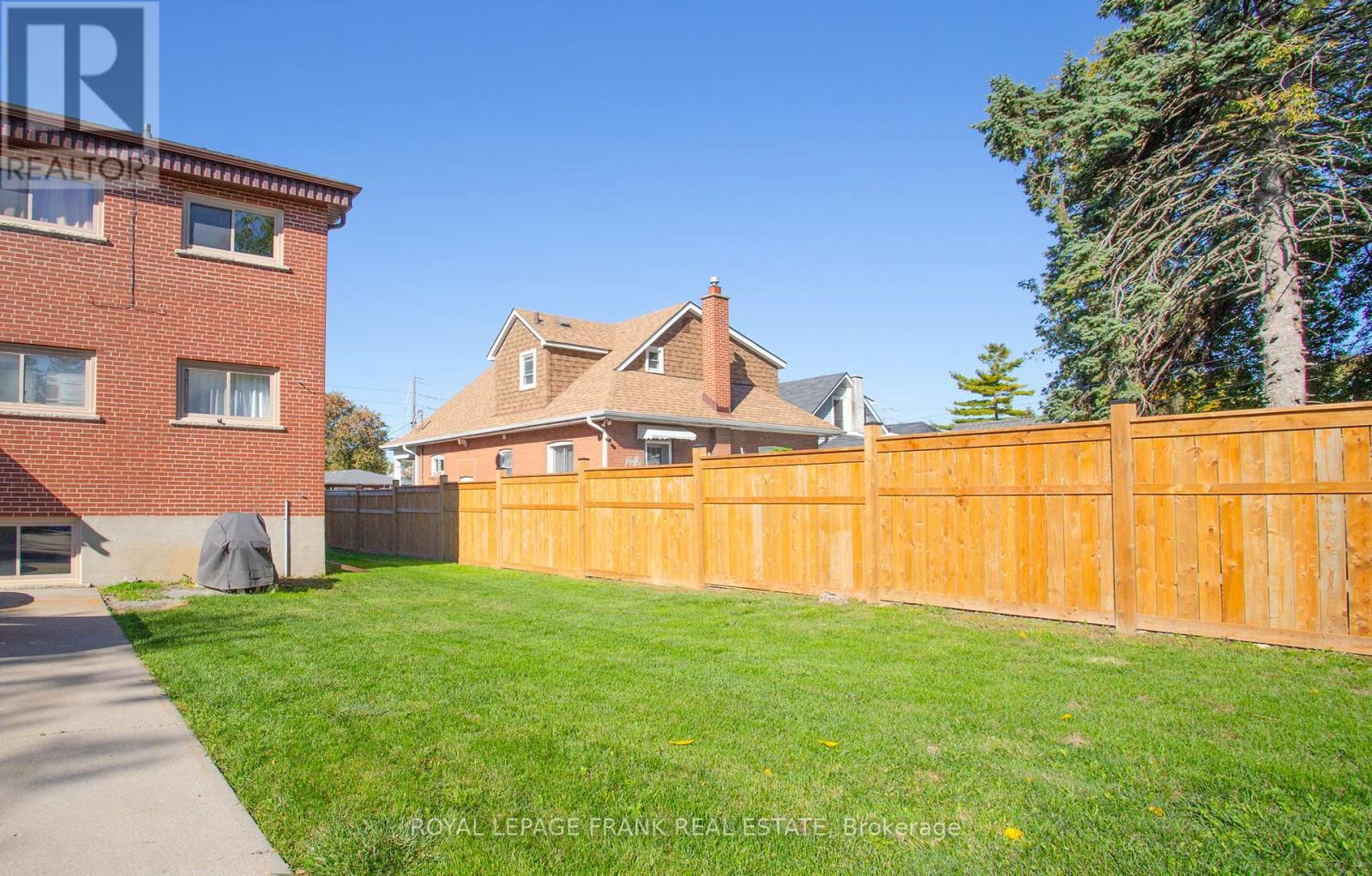 












203 OSHAWA BOULEVARD S

,
Oshawa (Central),




Ontario
L1H5R6

