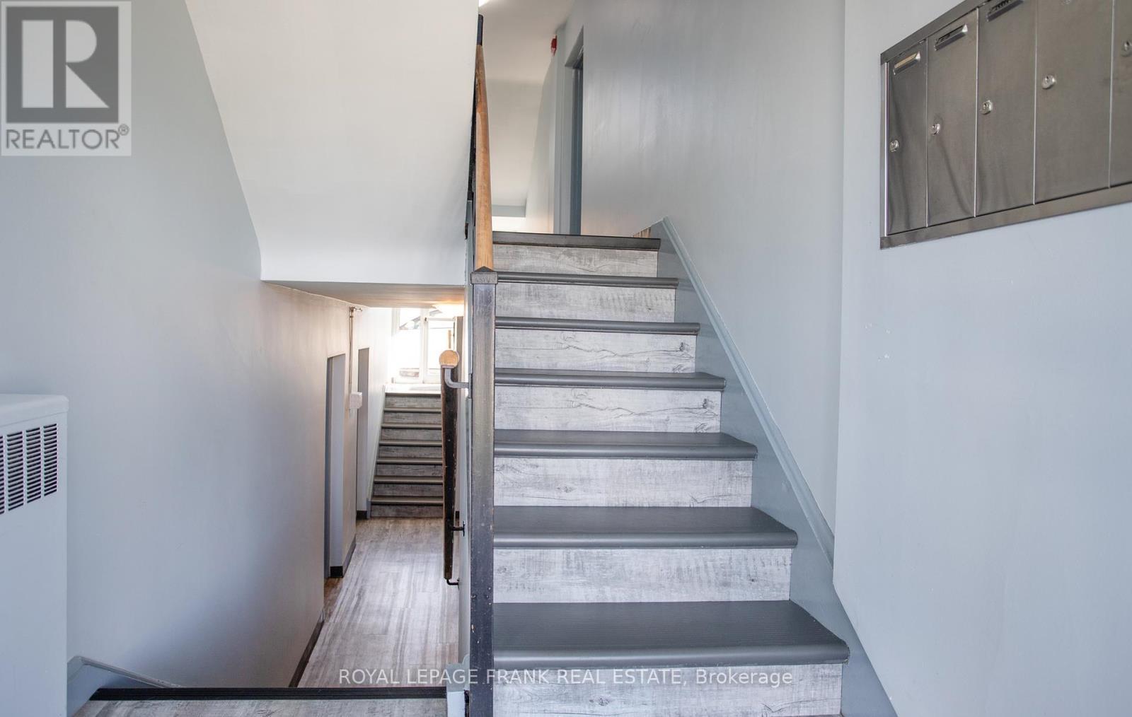 












203 OSHAWA BOULEVARD S

,
Oshawa (Central),




Ontario
L1H5R6

