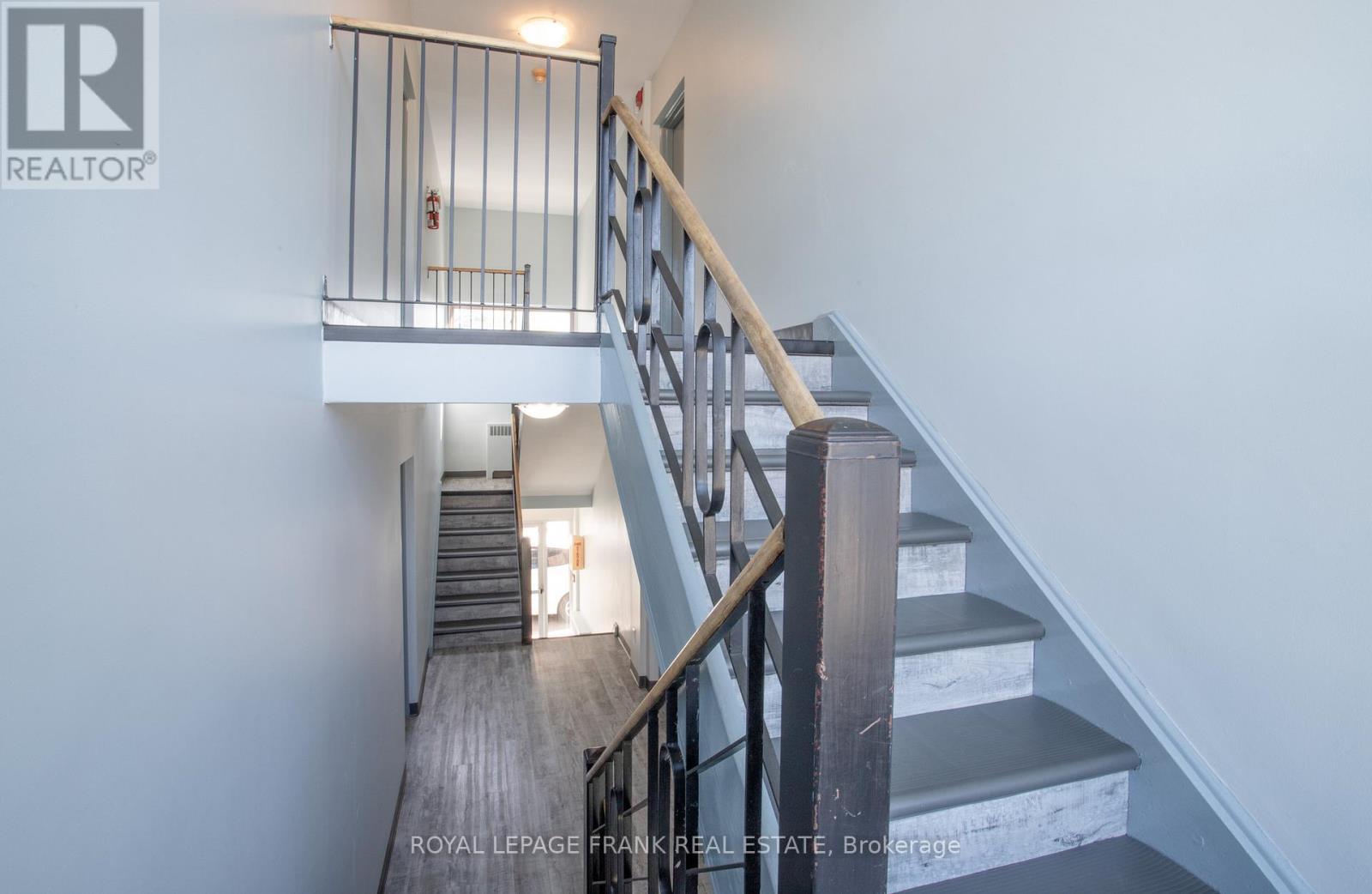 












203 OSHAWA BOULEVARD S

,
Oshawa (Central),




Ontario
L1H5R6

