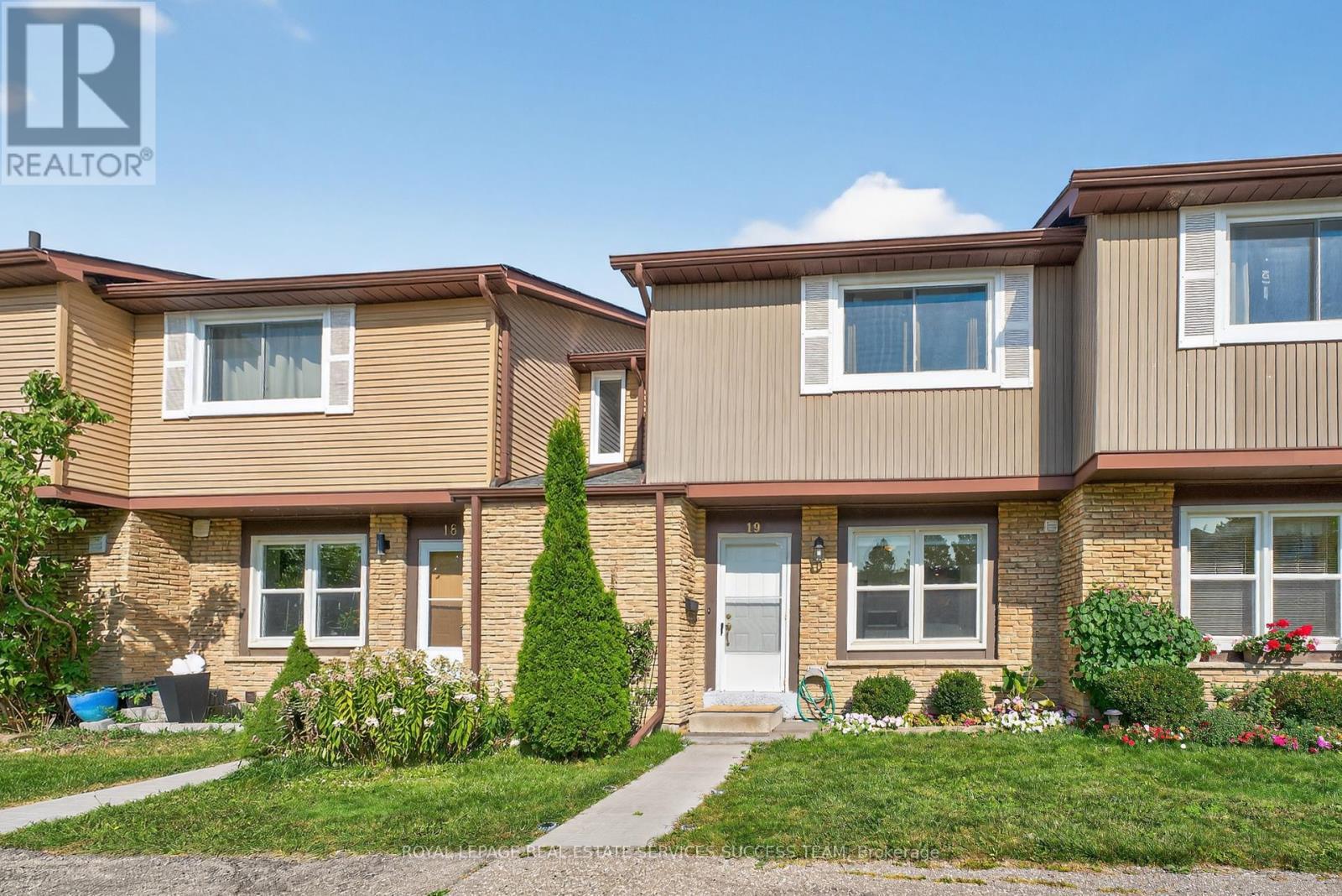 












19 - 120 FALCONER DRIVE

,
Mississauga,




Ontario
L5N1P5

