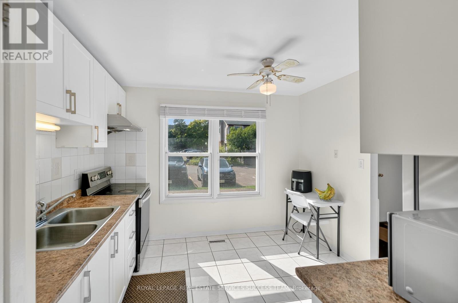 












19 - 120 FALCONER DRIVE

,
Mississauga,




Ontario
L5N1P5

