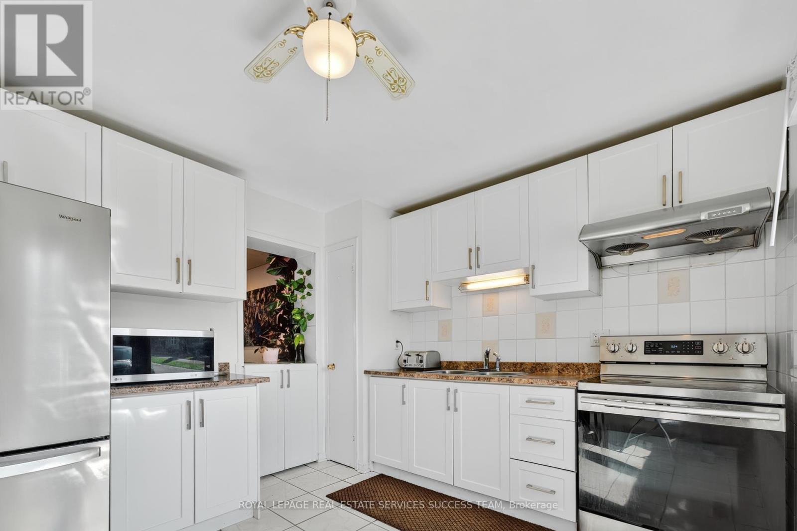 












19 - 120 FALCONER DRIVE

,
Mississauga,




Ontario
L5N1P5

