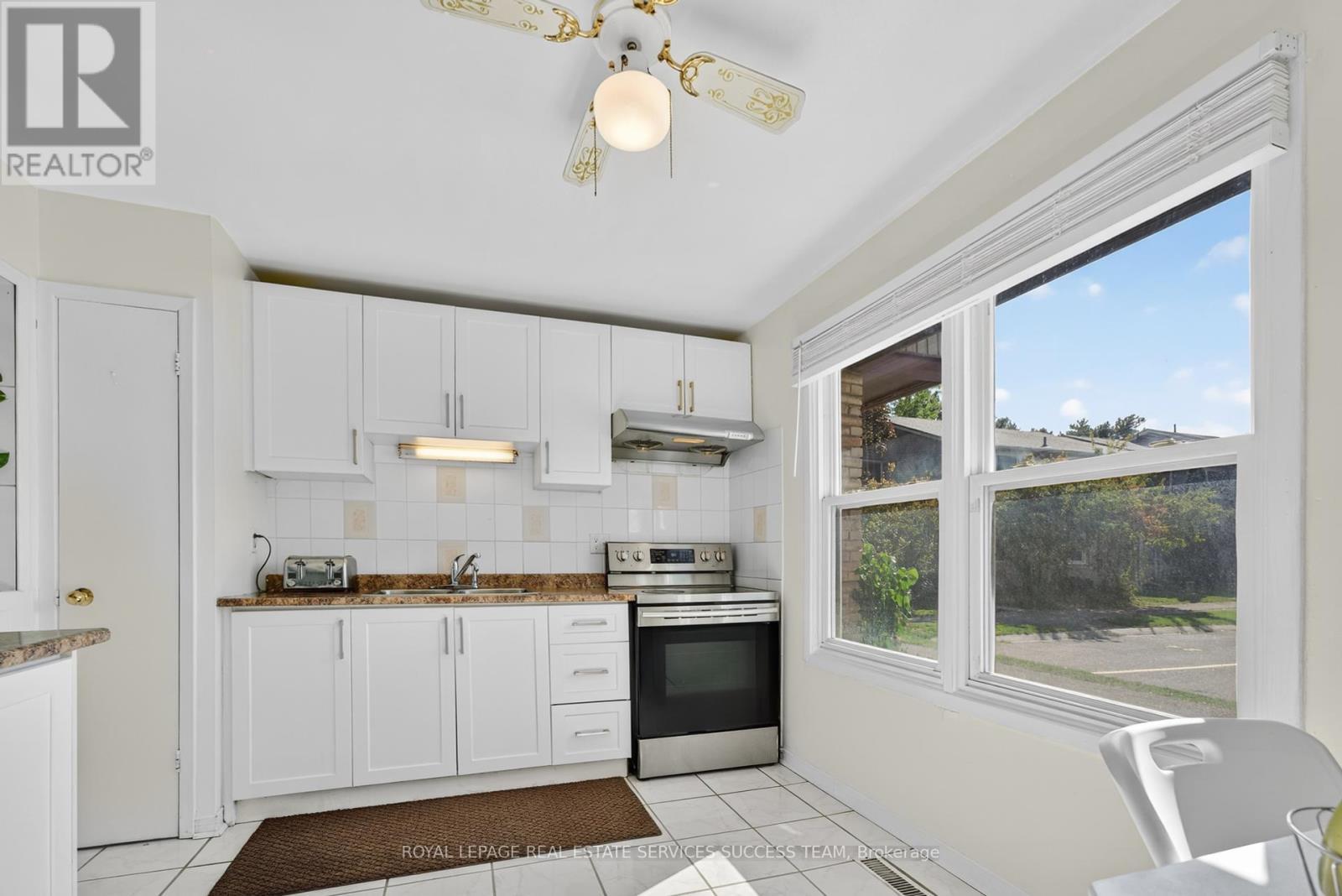 












19 - 120 FALCONER DRIVE

,
Mississauga,




Ontario
L5N1P5

